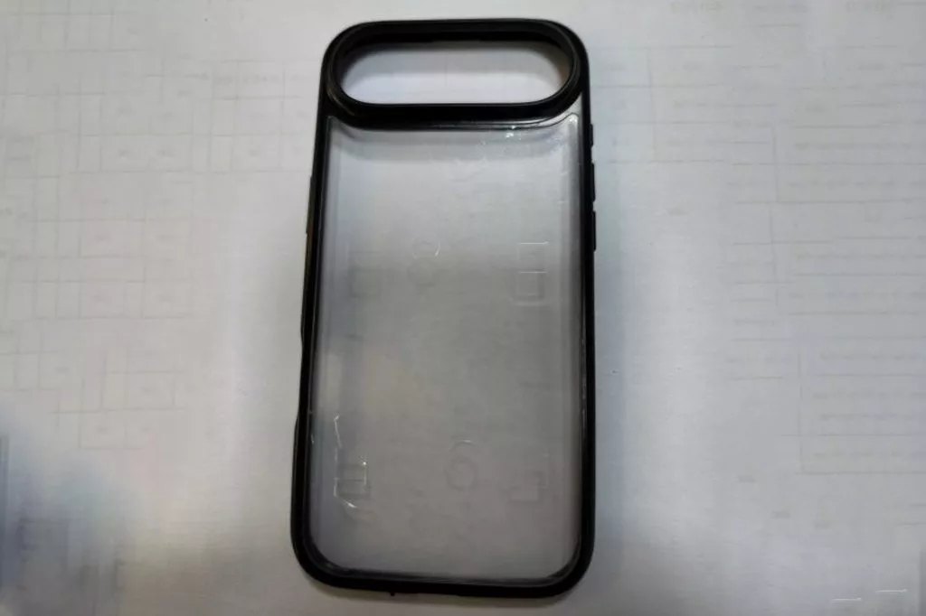 افشای عکس قاب محافظ آیفون ۱۷ ایر خبر از ضخامت فوق باریک و کلید دوربین می‌دهد_اصفهانیا