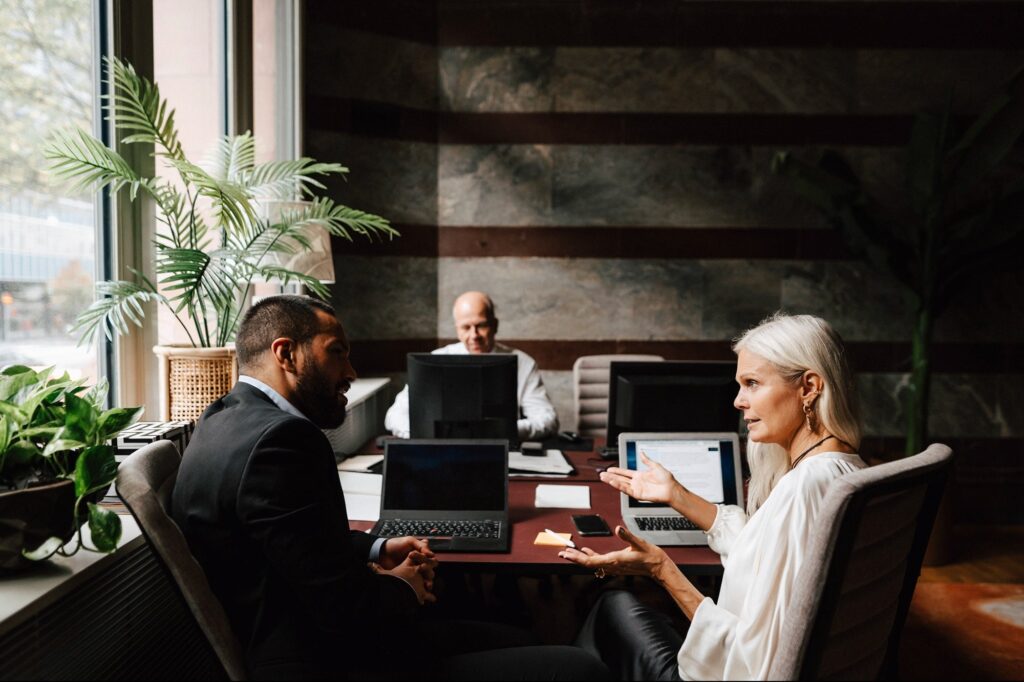 چطور مشاور مالی شویم: مشاور مالی شدن در ۷ قدم