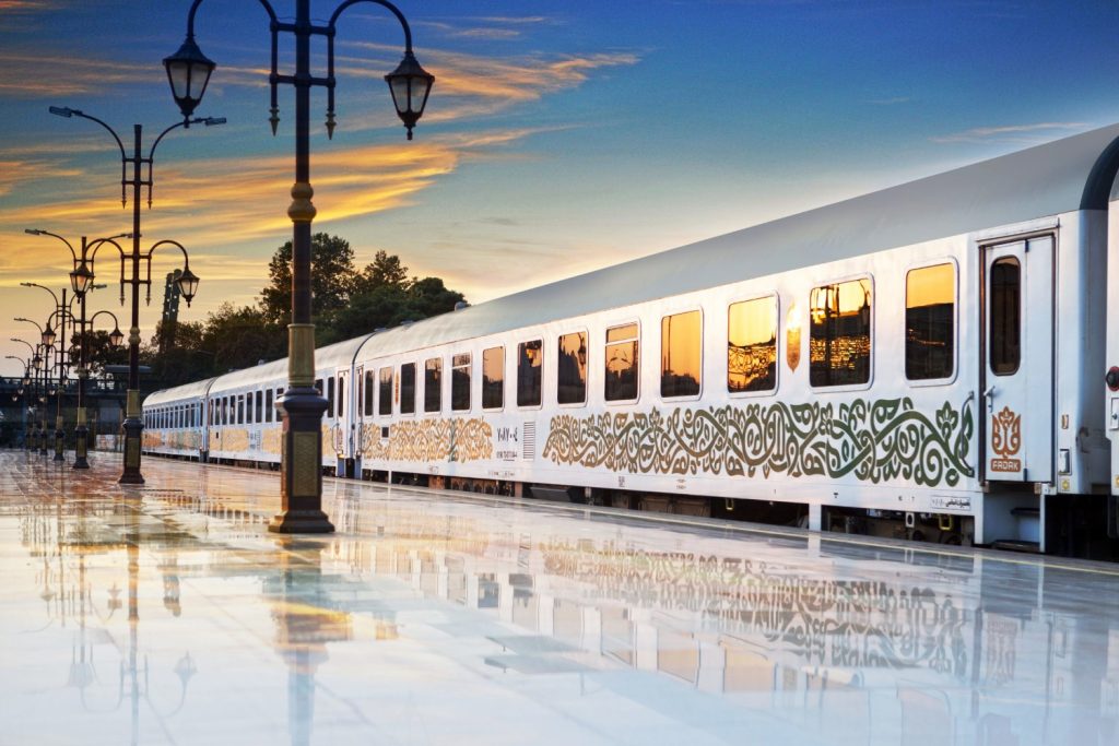 چطور می‌توانیم بلیط لحظه آخری قطار فدک تهران مشهد اشکار کنیم؟