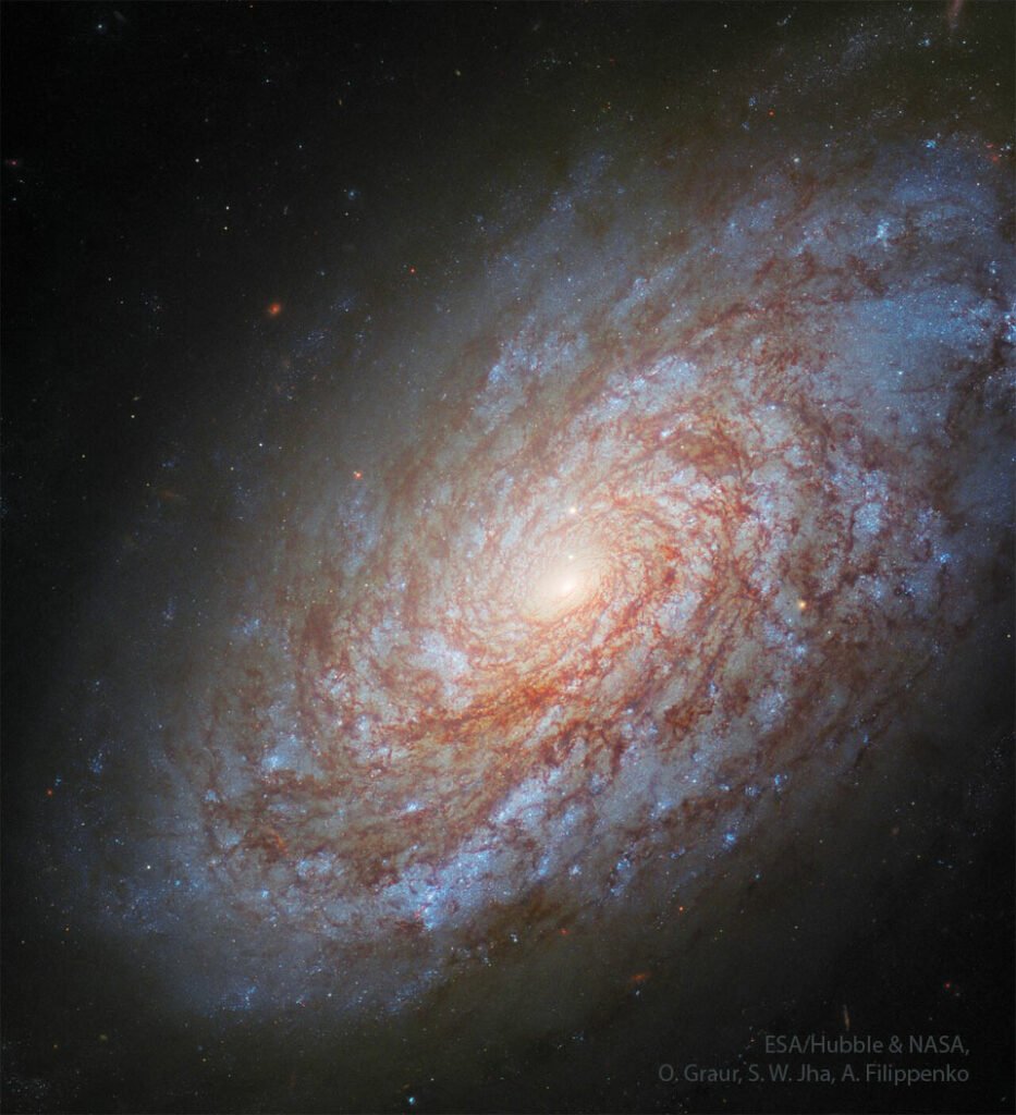 کهکشان مارپیچی NGC 4414 با ظاهر کُرکی_اصفهانیا