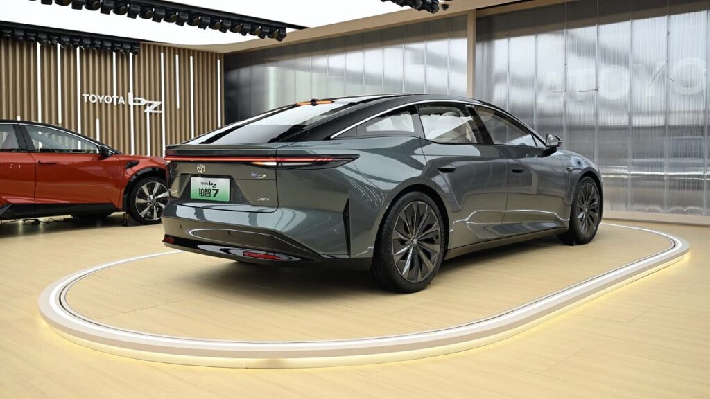 تویوتا bZ7 معارفه شد، سدان برقی پرچمدار برای بازار چین_اصفهانیا