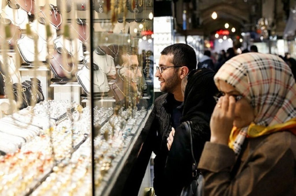 استقبال بازار از راند اول مذاکرات؛ دلار ریخت، سکه ارزان شد!