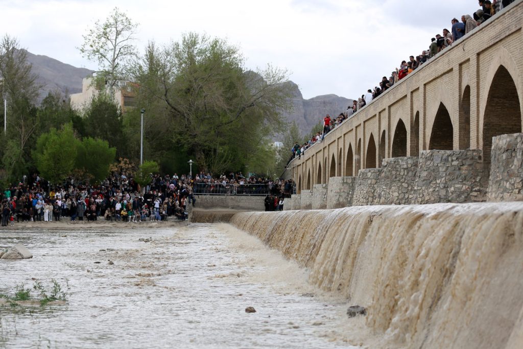 زاینده‌رود در سایه تنش و تناقض
