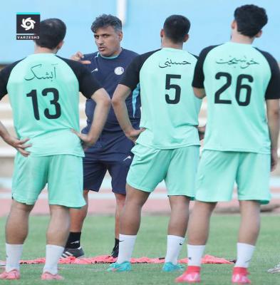 لباس‌های تمرینی دلنشین استقلال خوزستان با نام فارسی بازیکنان_اصفهانیا