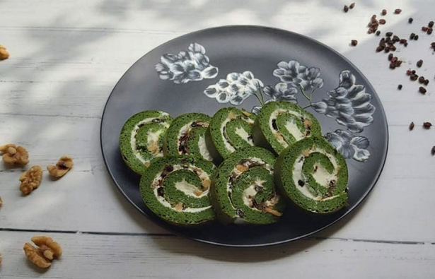 نحوه تهیه رولت کوکو سبزی خوشمزه و مجلسی با فیلم 4 رولت کوکو سبزی