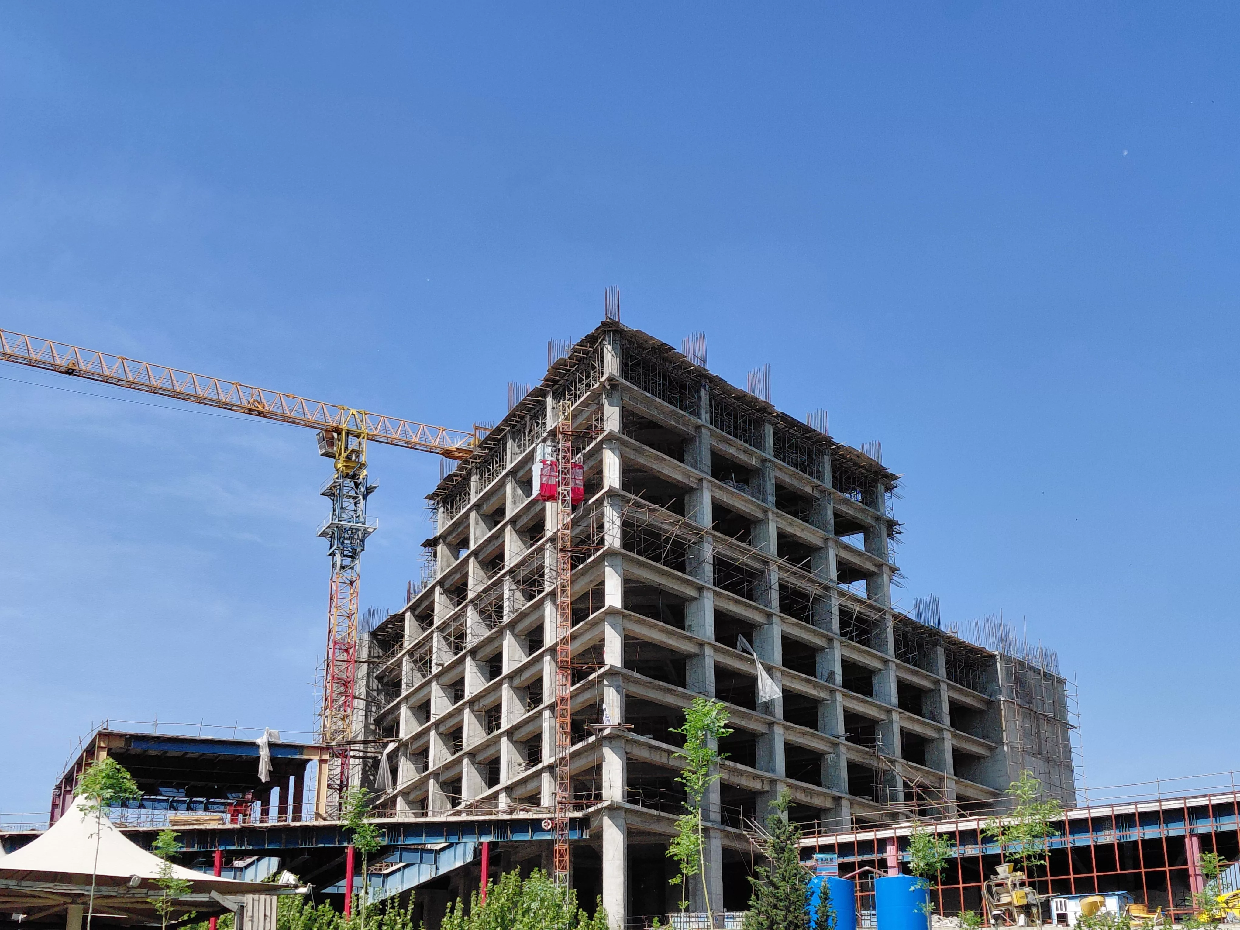 1746127185 86 حمایت۶ ساله روی دوش سخت‌افزار حداقلی اصفهانیا.webp