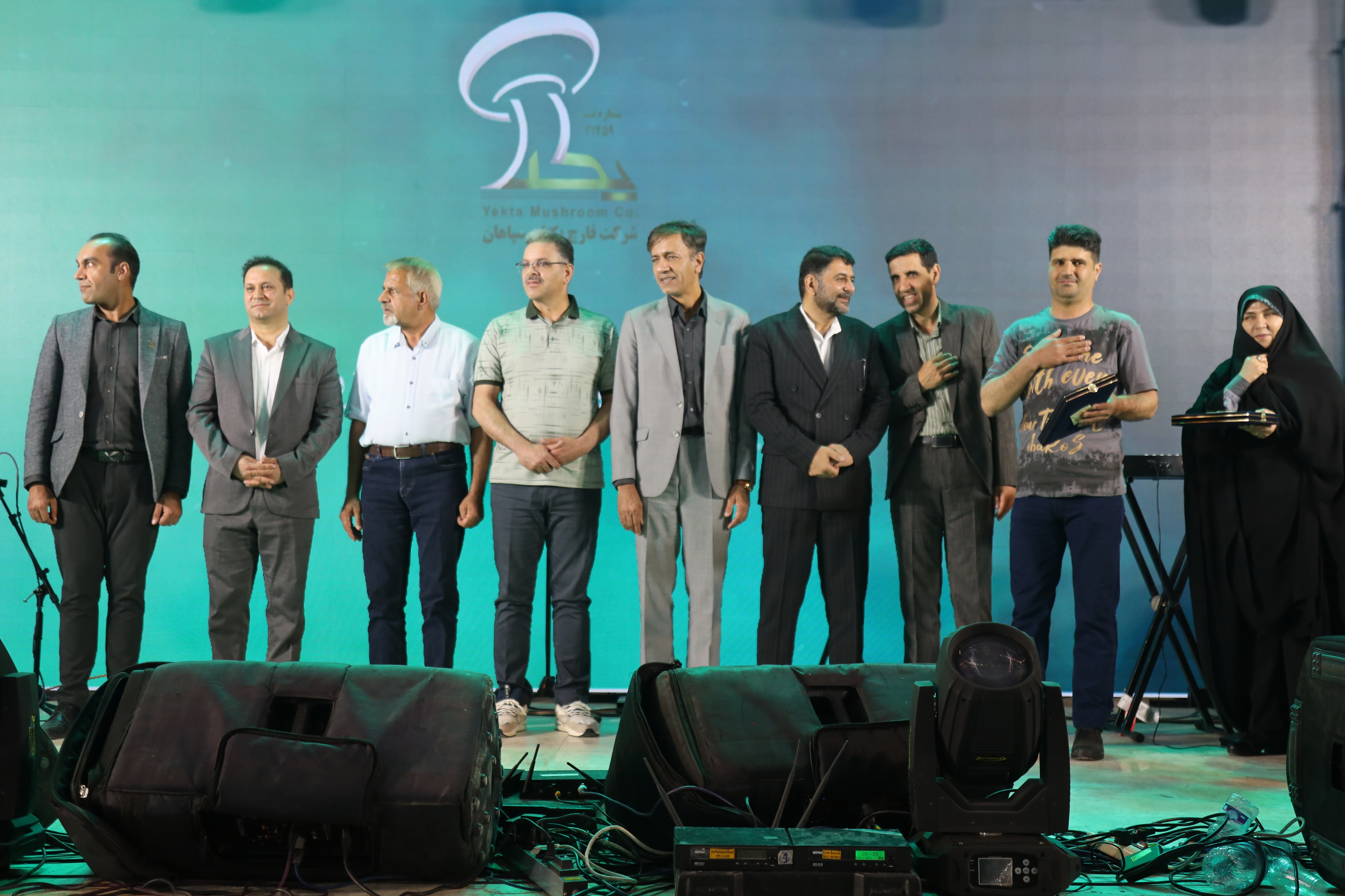 جشن کارگر با سپاس از 2200 نفر خانواده قارچ یکتا 17 AO0A5280