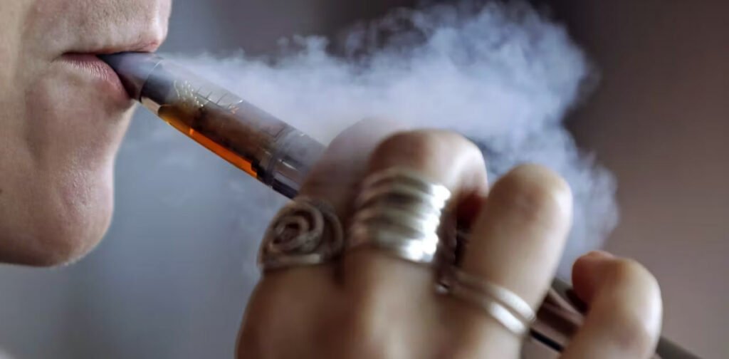 ریه پاپ‌کُرنی؛ بیماری خطرناکی که می‌تواند با کشیدن ویپ پدید آید_اصفهانیا