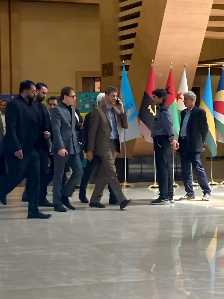 اغاز فعالیت تاکسی‌های برقی در اصفهان با رانندگان سنتی