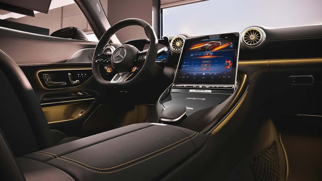 مدل اختصاصی مرسدس 63 AMG GT معارفه شد، حاصل پروژه سینمایی با بازی برد پیت_اصفهانیا 6 مرسدس 63 AMG GT