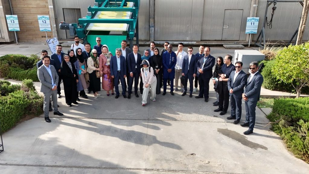 رونمایی از نخستین دستگاه سرند غلطکی هوشمند تجهیزبه دیسک خورشیدی در اصفهان