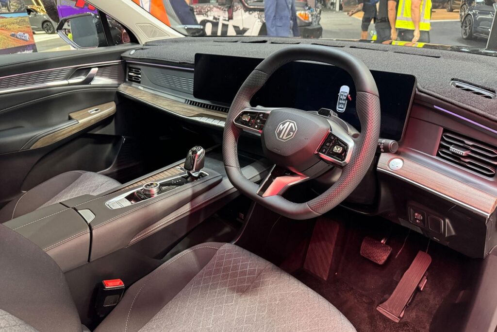 ام جی QS مدل ۲۰۲۵ با قیمت کمتر از ۵۰ هزار دلار اراعه خواهد شد_اصفهانیا 6 mg