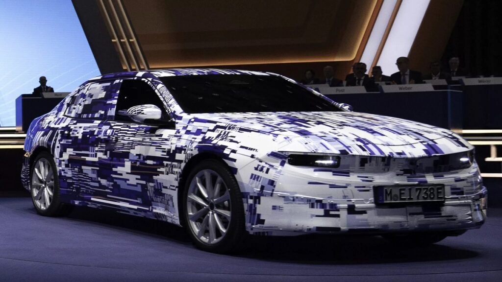 رئیس بیامو استراتژی همهبرقی شدن صنعت ماشین را یک بنبست میداند_اصفهانیا 2 bmw