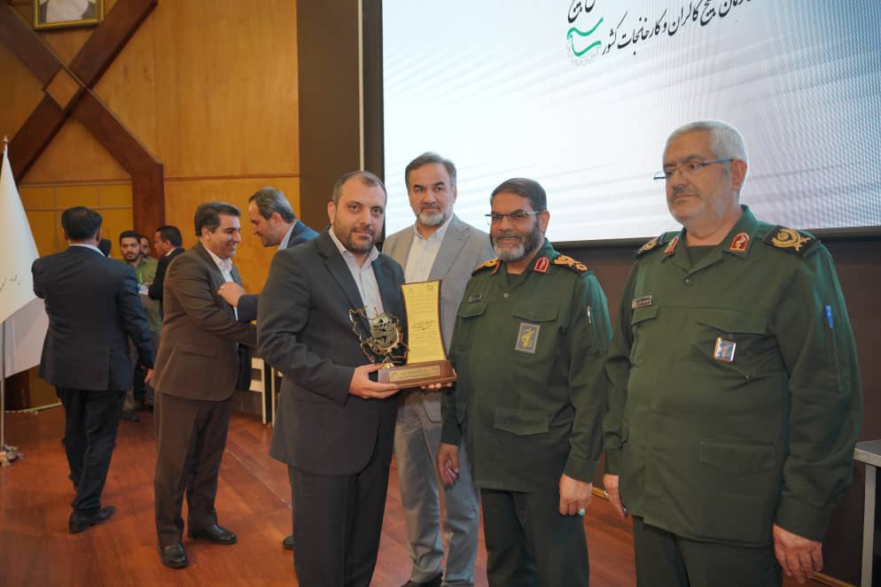 گروه فولاد مبارکه موفق به کسب جایزه نشان ملی اقتصاد مقاومتی سرزمین شد 40 IMG-20250526-WA0010