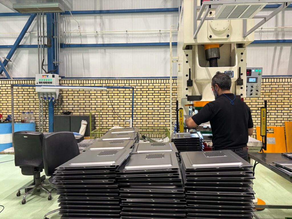 گزارش اختصاصی از کارخانه گرین؛ از ورق خام تا کیس و پاور نهایی_اصفهانیا 16 1748713410 243 گزارش اختصاصی از کارخانه گرین؛ از ورق خام تا کیس