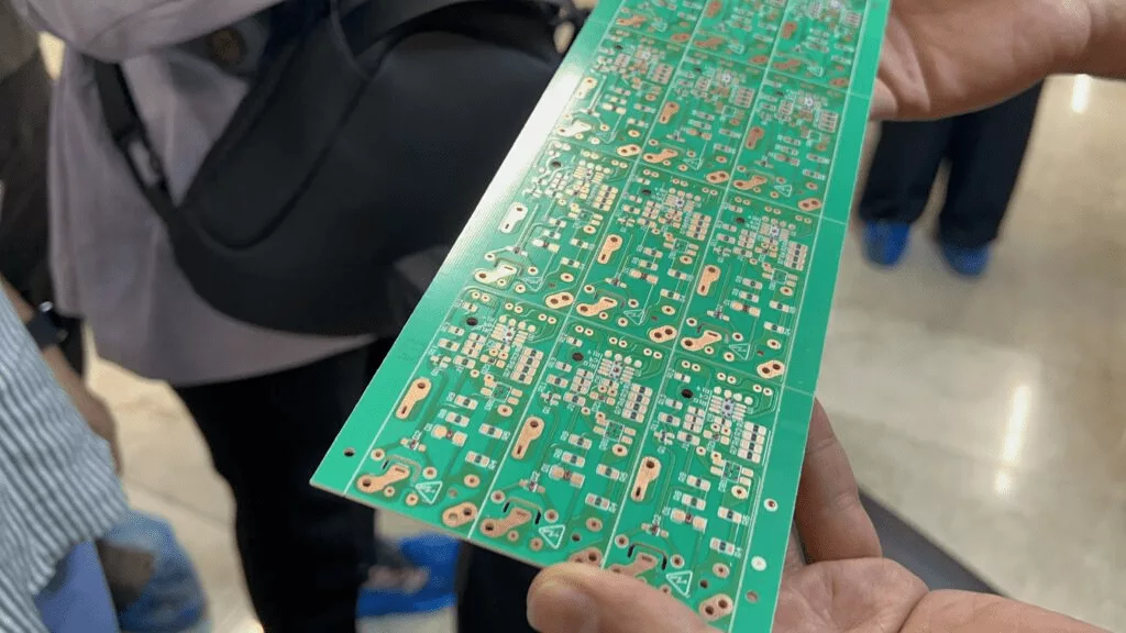 گزارش اختصاصی از کارخانه گرین؛ از ورق خام تا کیس و پاور نهایی_اصفهانیا 18 1748713410 452 گزارش اختصاصی از کارخانه گرین؛ از ورق خام تا کیس.webp