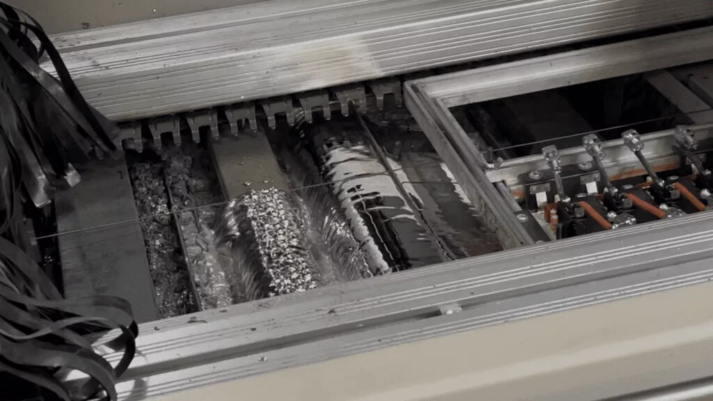 گزارش اختصاصی از کارخانه گرین؛ از ورق خام تا کیس و پاور نهایی_اصفهانیا 19 1748713410 962 گزارش اختصاصی از کارخانه گرین؛ از ورق خام تا کیس.webp