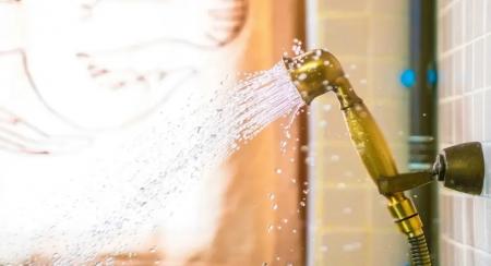 ترتیب صحیح مرحله های دوش گرفتن برای محافظت از پوست_اصفهانیا