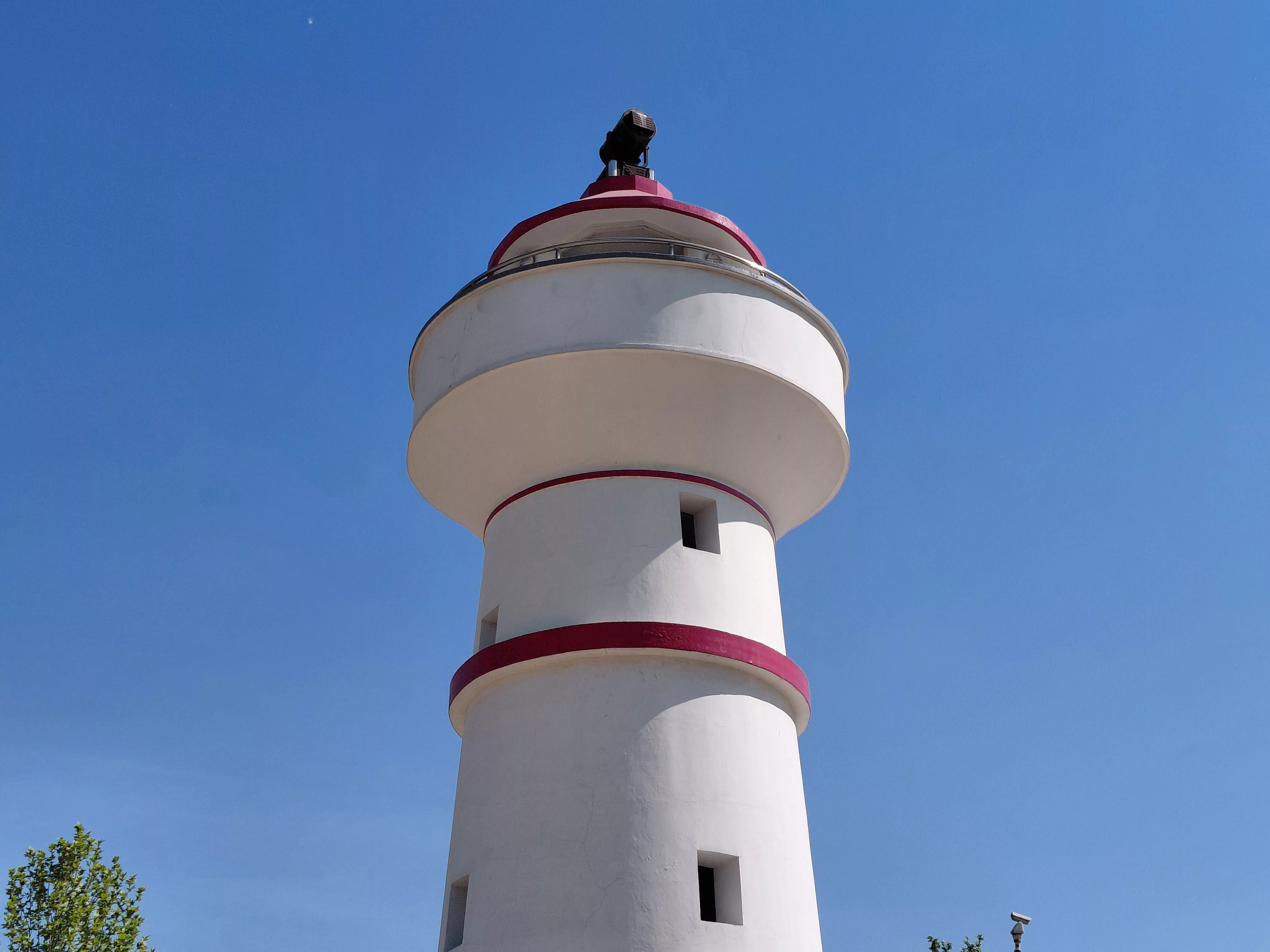 حمایت۶ ساله روی دوش سخت‌افزار حداقلی اصفهانیا.webp