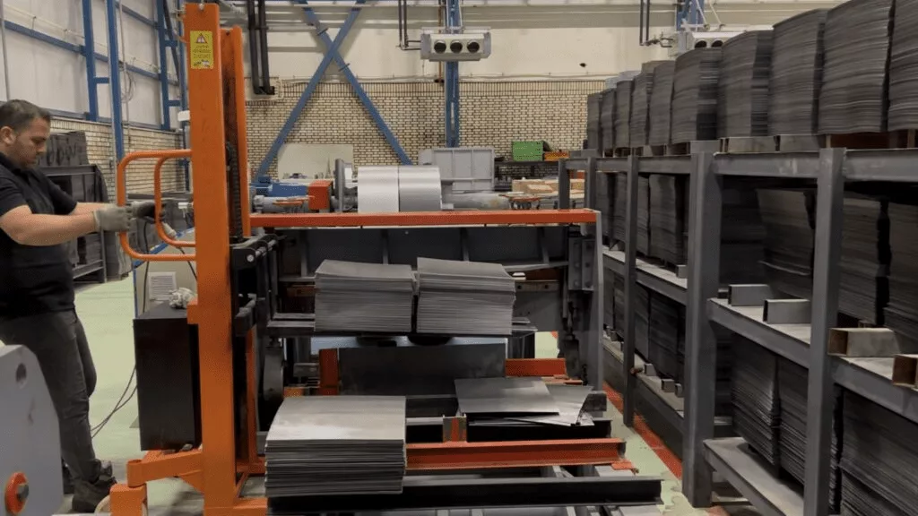 گزارش اختصاصی از کارخانه گرین؛ از ورق خام تا کیس و پاور نهایی_اصفهانیا 15 گزارش اختصاصی از کارخانه گرین؛ از ورق خام تا کیس.webp