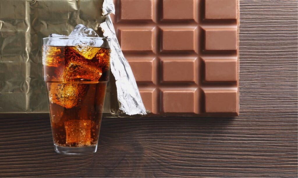 زیان نوشیدن نوشابه زیاد تر از خوردن شکلات است_اصفهانیا