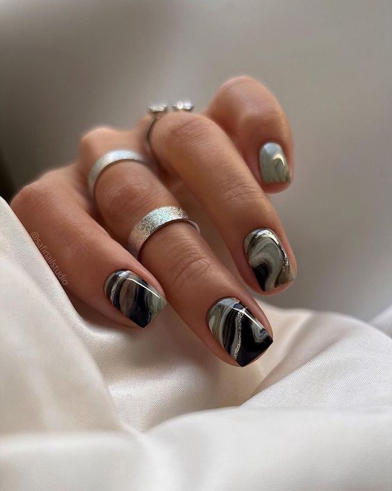 مدل لاک و دیزاین ناخن مشکی اختصاصی ماه محرم 159 طرح ناخن مشکی دخترانه