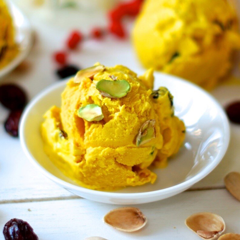 بستنی سنتی زعفرانی