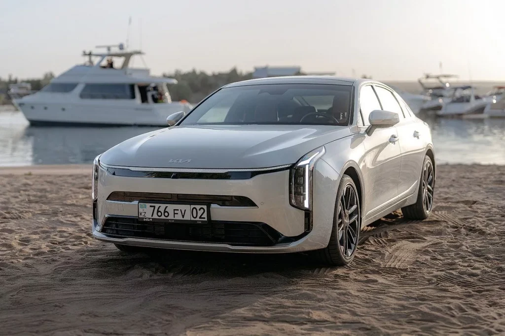 نسخه به‌روز شده کیا K8 با سیستم چهارچرخ متحرک داخل بازارهای آسیایی شد_اصفهانیا