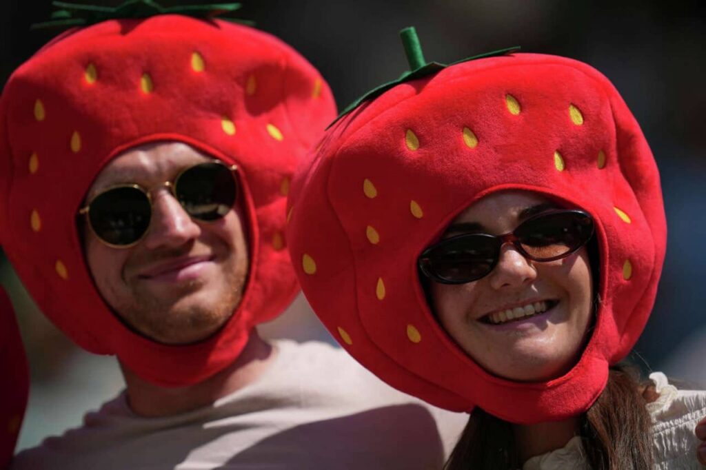 یک پژوهش جهانی ۶ ویژگی مشترک افراد باحال را اشکار کرد_اصفهانیا