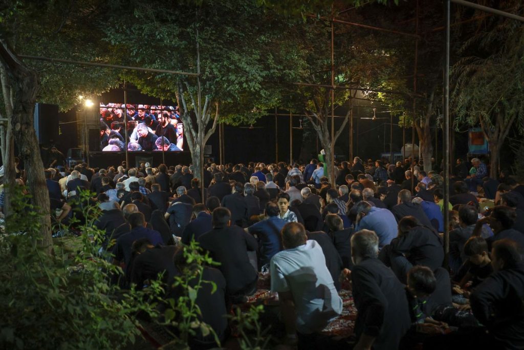 غدیریه میزبان جمعیت پرشور عزداران حسینی پای منبر استاد شیخ حسین انصاریان