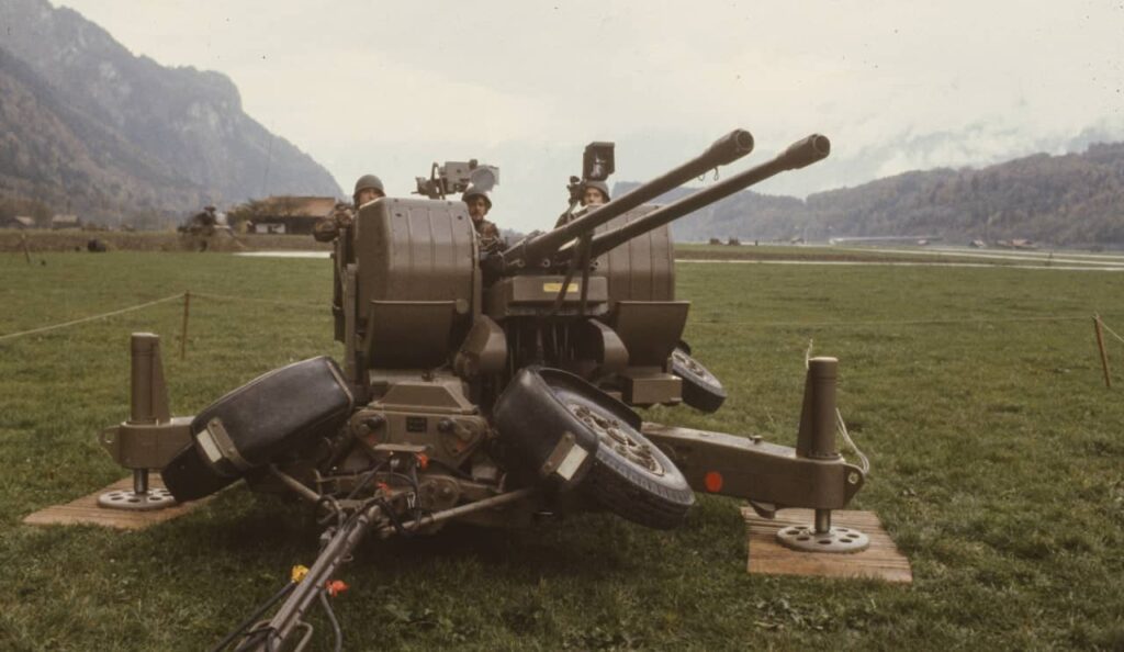 بمب‌های سنگرشکن آمریکا در برابر گلوله‌های ضدهوایی صدمه‌پذیر هستند_اصفهانیا