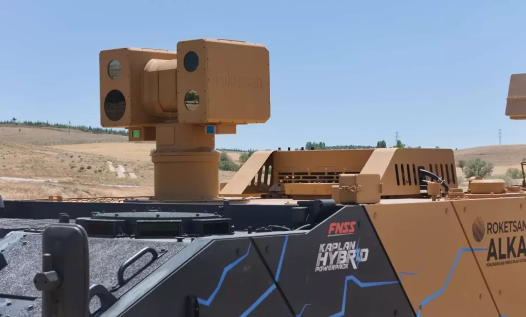 ترکیه از اولین تانک با انرژی هدایت‌شده برای مقابله با پهپادها رونمایی کرد_اصفهانیا