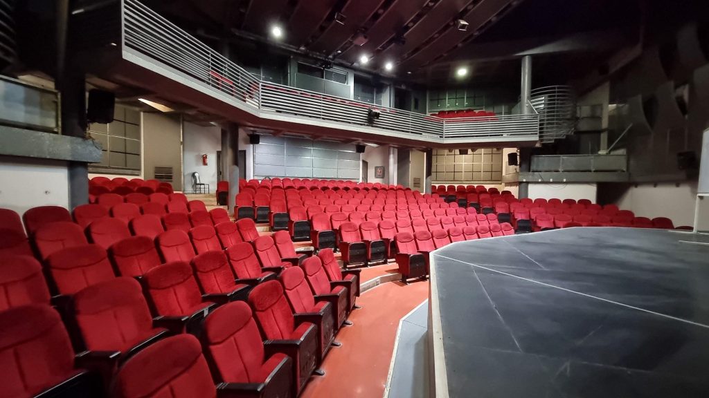 الزام بازنگری در حالت سالن‌های تئاتر اصفهان