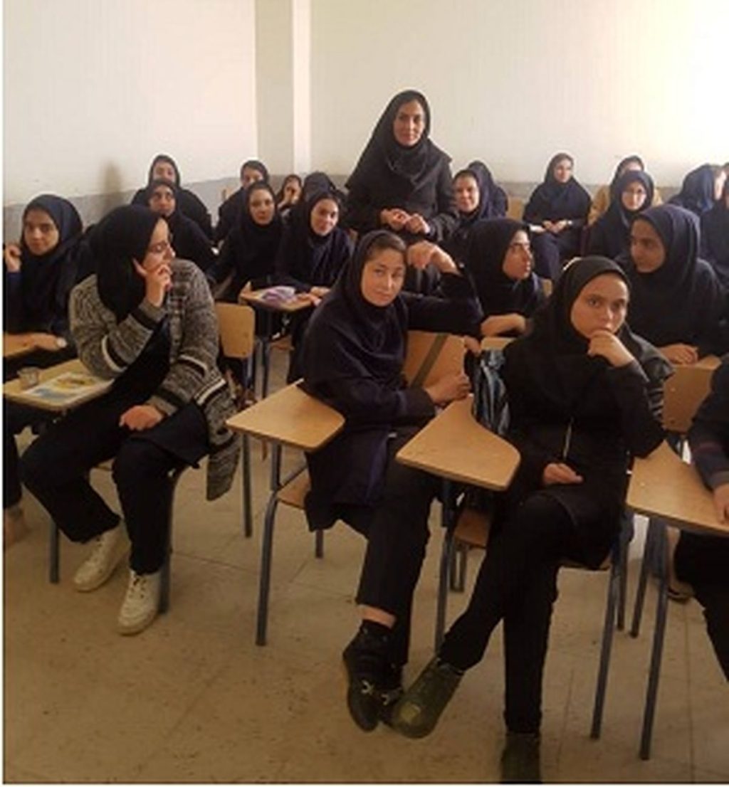 لیست مدارس دخترانه اردستان + آدرس و شماره تلفن