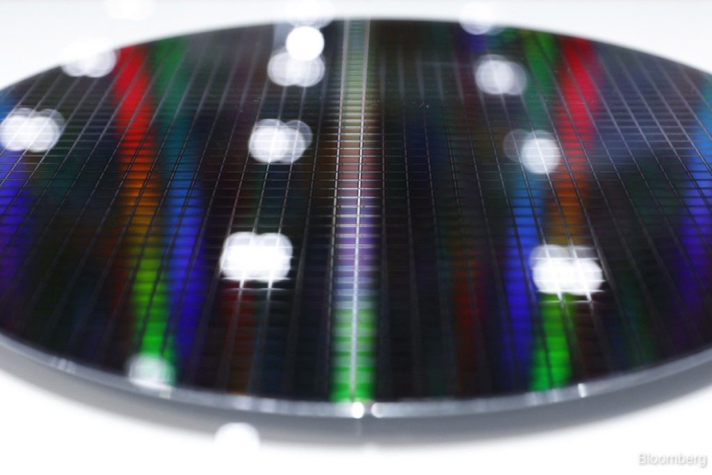 هراس در بازار تراشه‌ها؛ تعرفه‌های تازه ترامپ احتمالا به ۳۰۰ درصد برسد_اصفهانیا