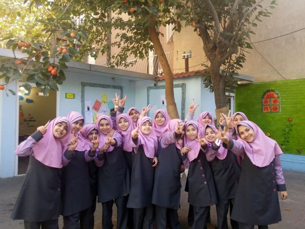 لیست مدارس دخترانه چادگان: آدرس، تلفن و کدپستی