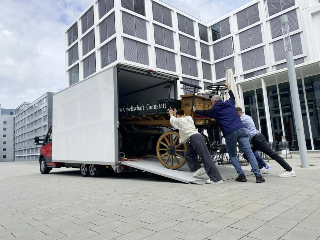 اولین کامیون بنزینی کمپانی دایملر درحال بازسازی است 4 بازسازی کامیون بنزینی دایملر