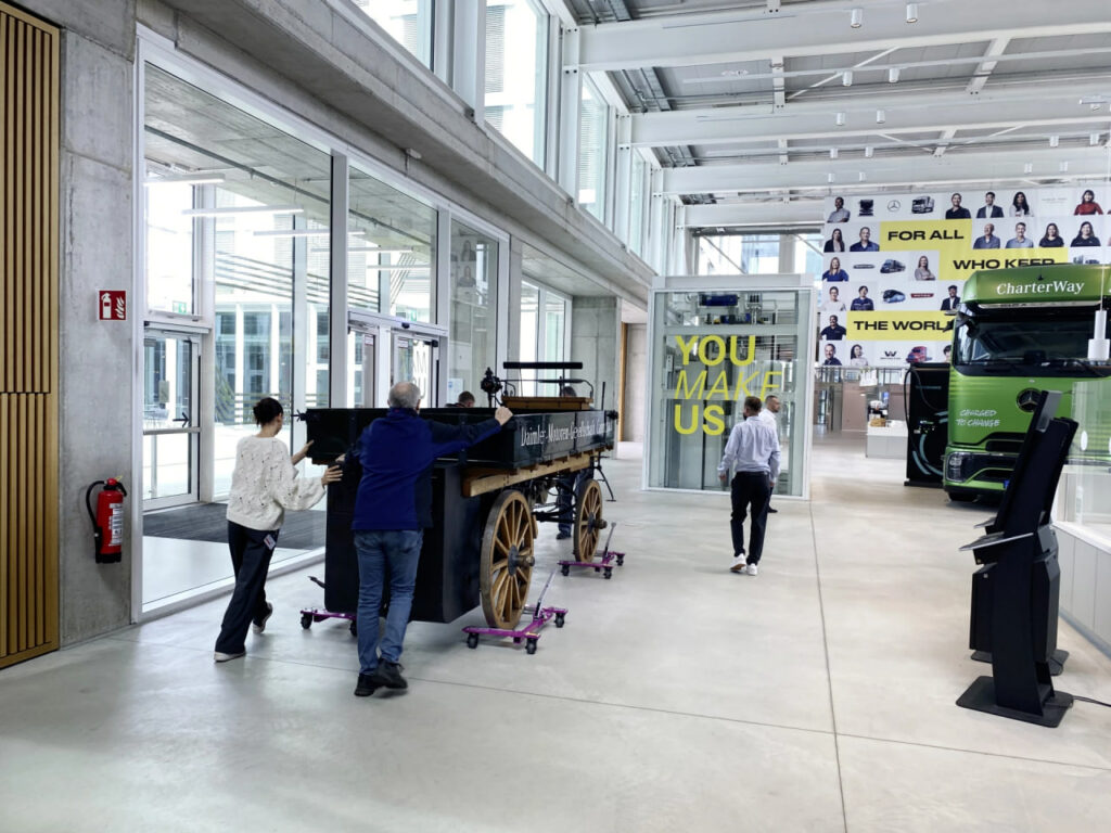 اولین کامیون بنزینی کمپانی دایملر درحال بازسازی است