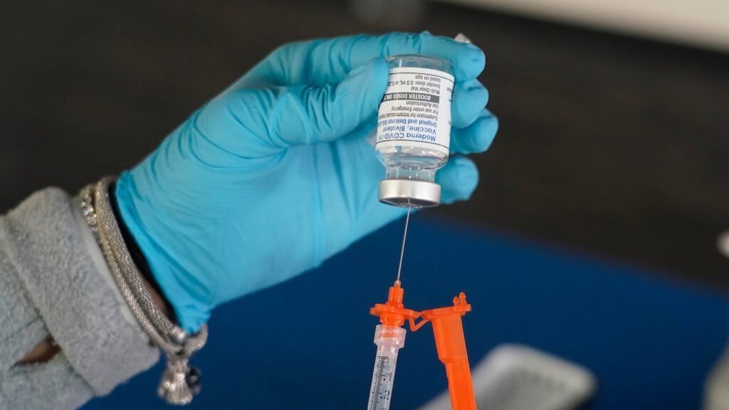 تصمیم جنجالی FDA؛ واکسن‌های تازه کرونا فقط برای افراد بالای ۶۵ سال قبول شد