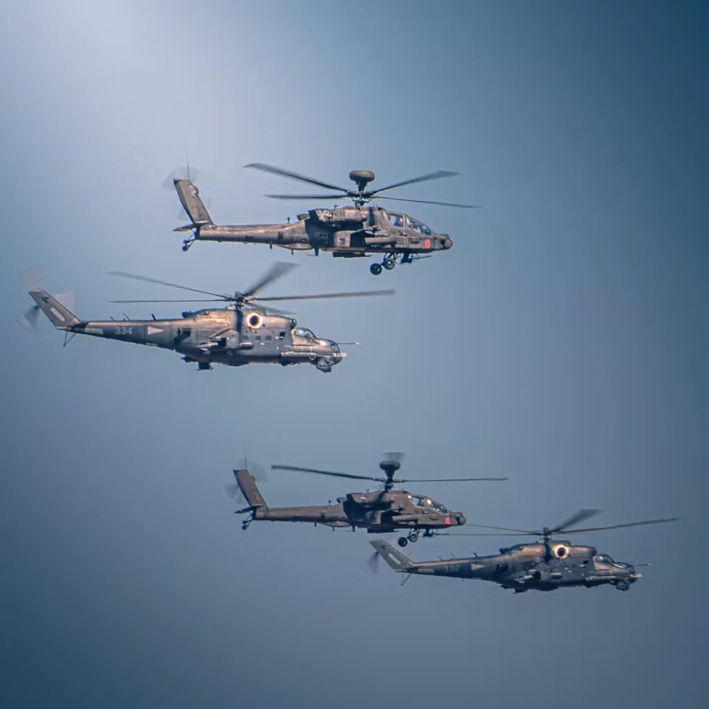 چه کشوری بهترین هواگردهای نظامی را دارد؟_اصفهانیا 45 هلیکوپتر آپاچی