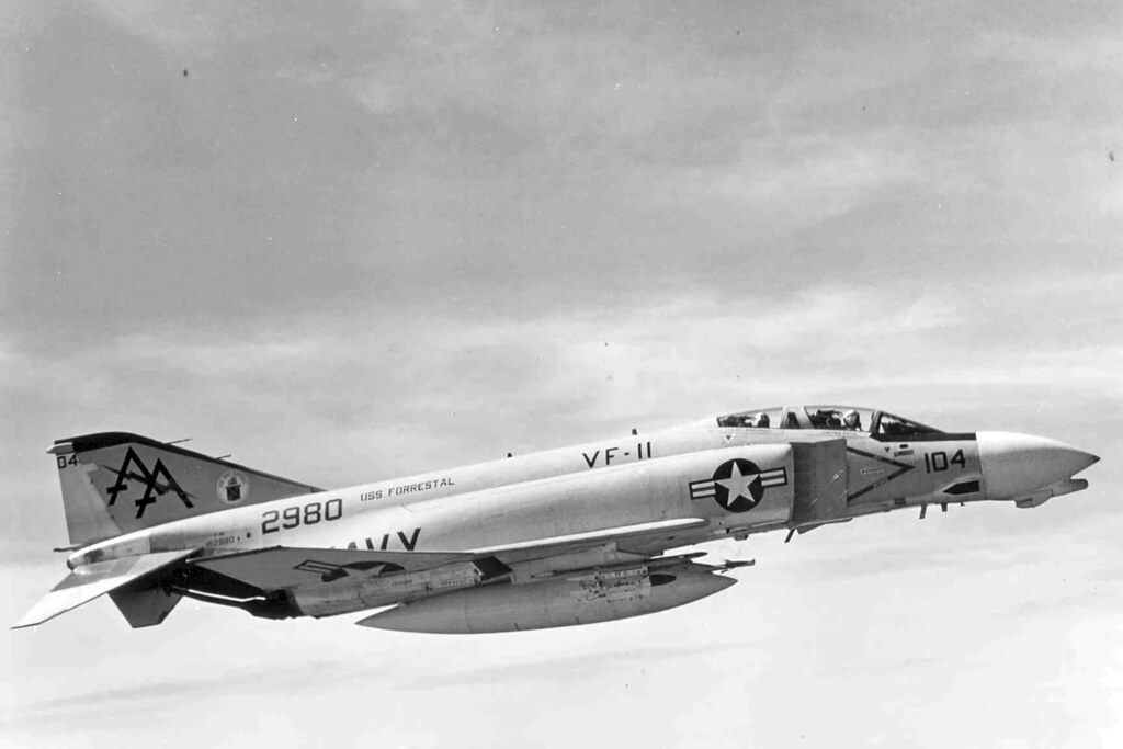 جنگنده F-4B