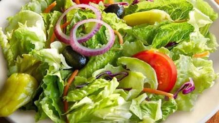 قبل از غذا سالاد بخوریم یا سپس از غذا؟_اصفهانیا