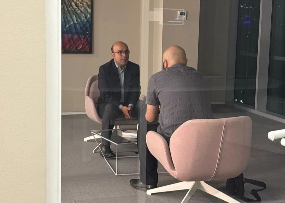 1759488428 940 پادکست فارسی از چالش‌های دوران بلوغ خود می‌گوید اصفهانیا.webp