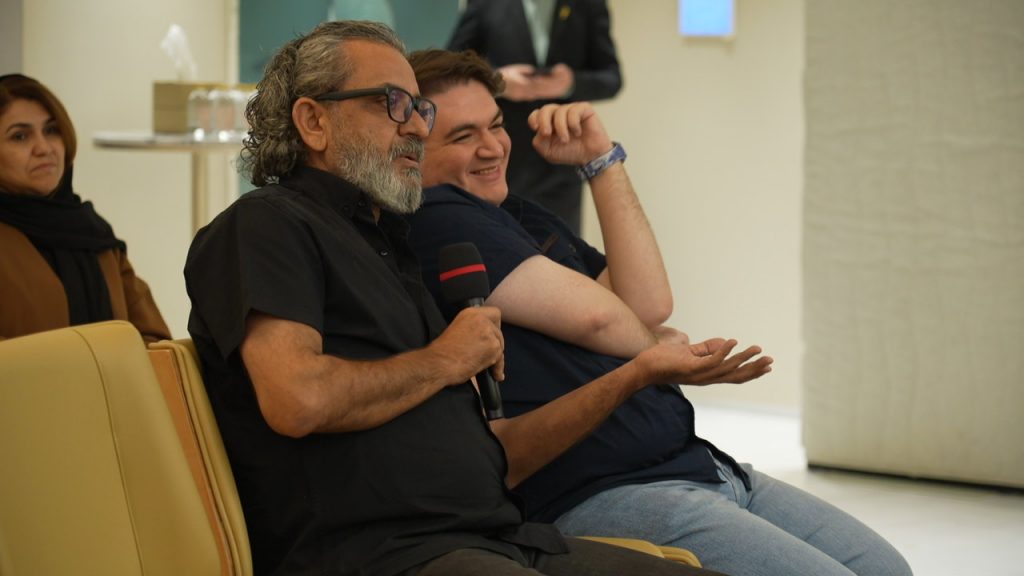 1759488430 4 پادکست فارسی از چالش‌های دوران بلوغ خود می‌گوید اصفهانیا