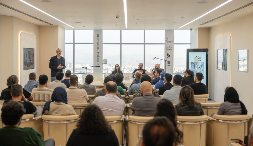 1759488431 897 پادکست فارسی از چالش‌های دوران بلوغ خود می‌گوید اصفهانیا