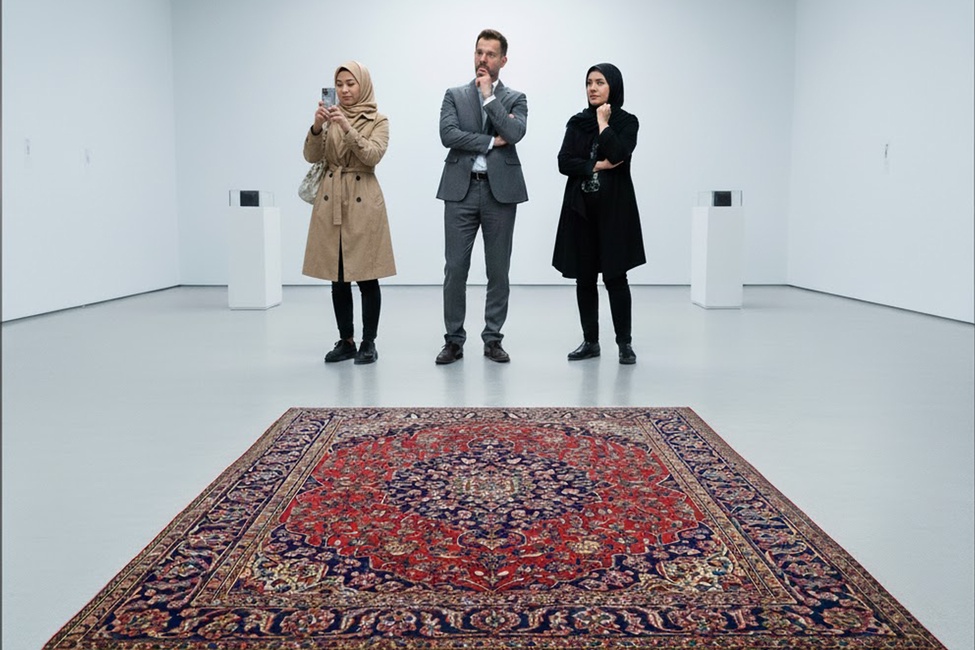 فرش دستباف اصفهان در حال نمایش در بازارهای جهانی؛ نماد لوکس‌ترین و باکیفیت‌ترین قالی ایرانی.