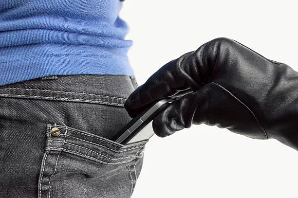 پارلمان بریتانیا اپل و گوگل را به سهل‌انگاری در مهار سرقت گوشی متهم کرد