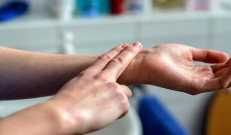 یک آزمون‌ ساده و خانگی برای سنجش ضربان قلب_اصفهانیا